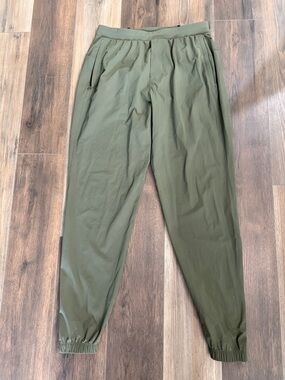 Men's Lululemon Tech Olive Green Casual Jogger Pants